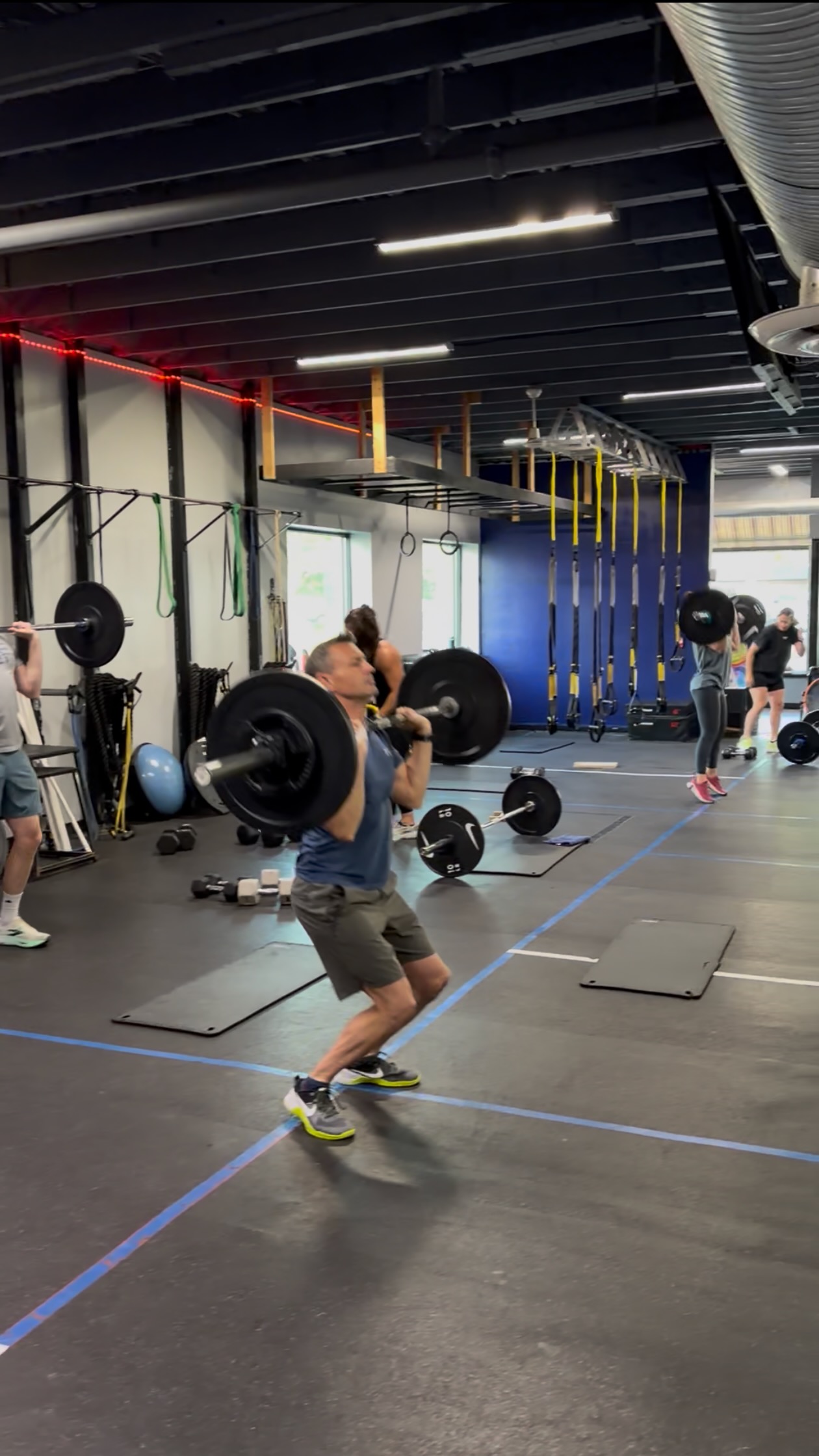 Front squat with barbell